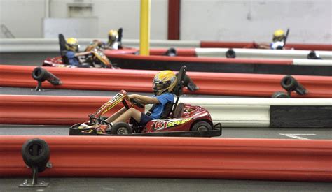 Kart-Racing: Quebrando Barreiras em Uma Festa de Velocidade e Alegria!